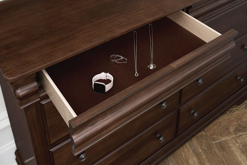 Vaughan Bassett Vista 8-Drawer Dresser in Warm Cherry