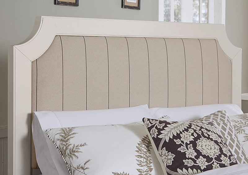 Vaughan-Bassett Bungalow King Upholstered Bed in Lattice